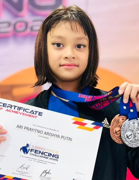 Arishya Putri at fencing championship
